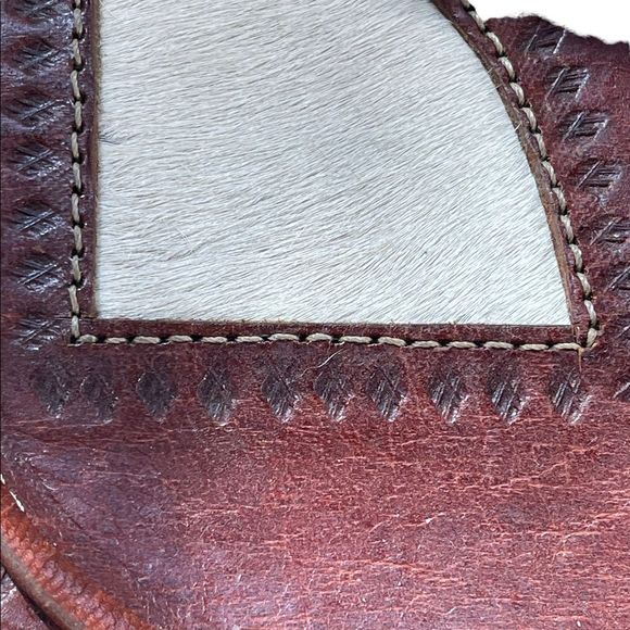 Vintage Leather Handcrafted Crossbody Handbag - Picture 5 of 12